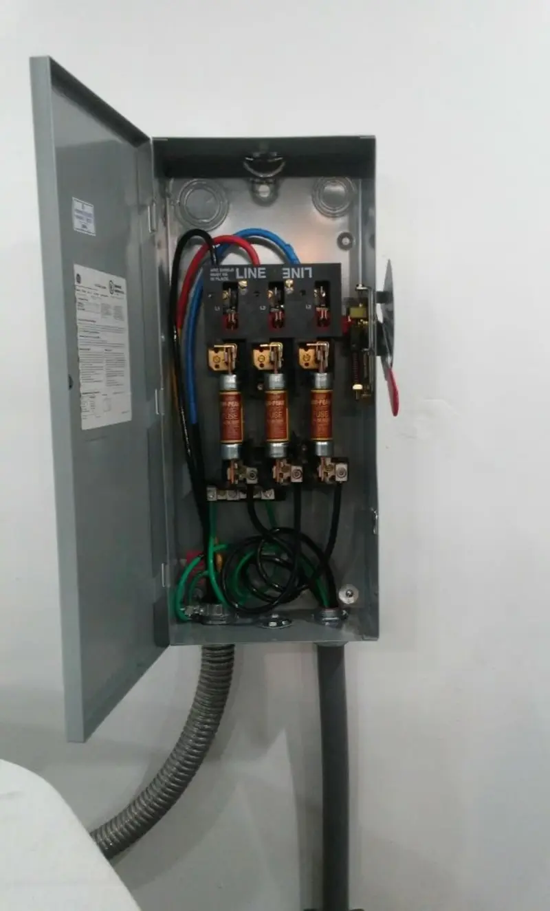 Three-phase disconnect switch installed for Smoke Detector Installation in Tehaleh